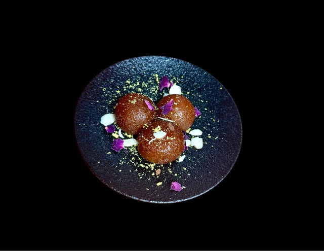 Gulab Jamun (Buy 1 Get 1).